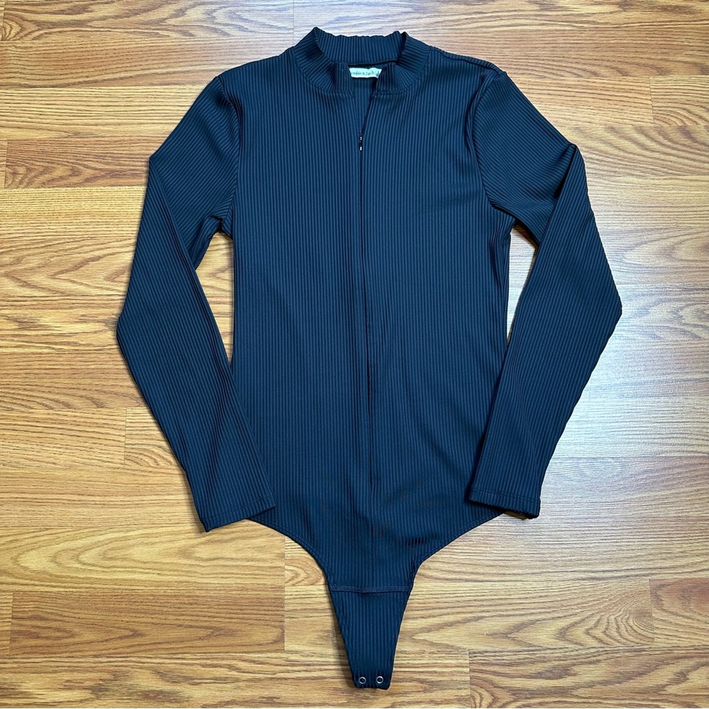 Abercrombie and Fitch Ribbed Long Sleeve Zip Bodysuit | Black | Large